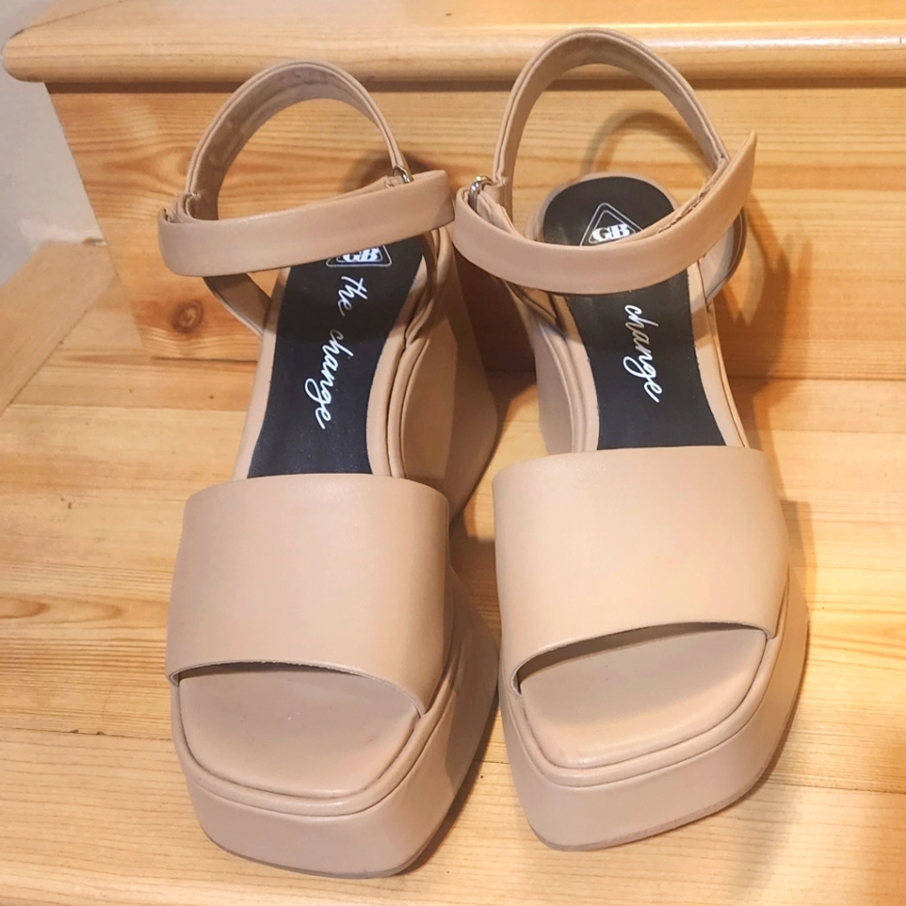 Gianni Bini Women's Streamed Lined Wrapped Leather Wedged Sandals